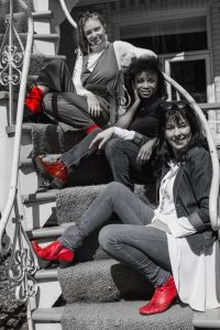 Les membres du collectif White Wash : Katherine Adams, Kattia Thony et Catherine Dagenais-Savard, comédiennes